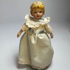 🌸 Vintage Avon Porcelain Doll | 1980s Avon Collectible | Victorian Style Dress
